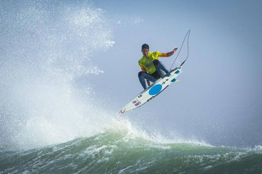 Il brasiliano Gabriel Medina  sul punto di vincere il circuito surf pro&#39; WCT, spezzando l&#39;egemonia finora esercitata da americani e australiani. AP